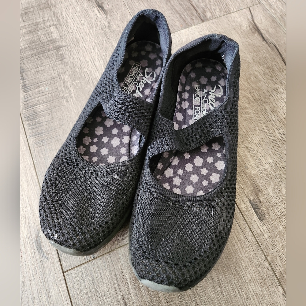 Sketchers black memory foam Shoes size 5